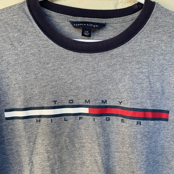 Vintage Tommy Hilfiger T-Shirt - Picture 2 of 2